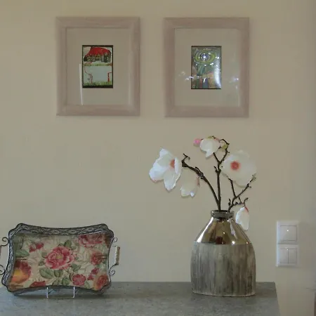 Kissing Spring Apartment *